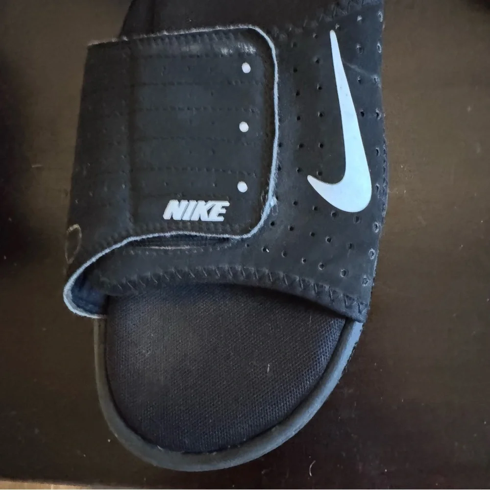 Nike Articute 7.0 Slide Sandals with White Swoosh